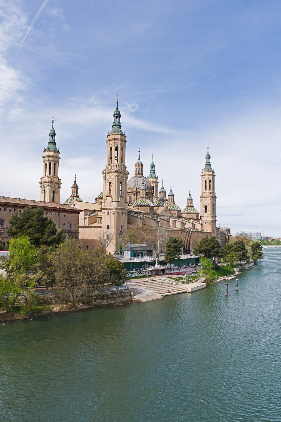 Basilica of El Pilar desde el Puente de Piedra, Zaragoza